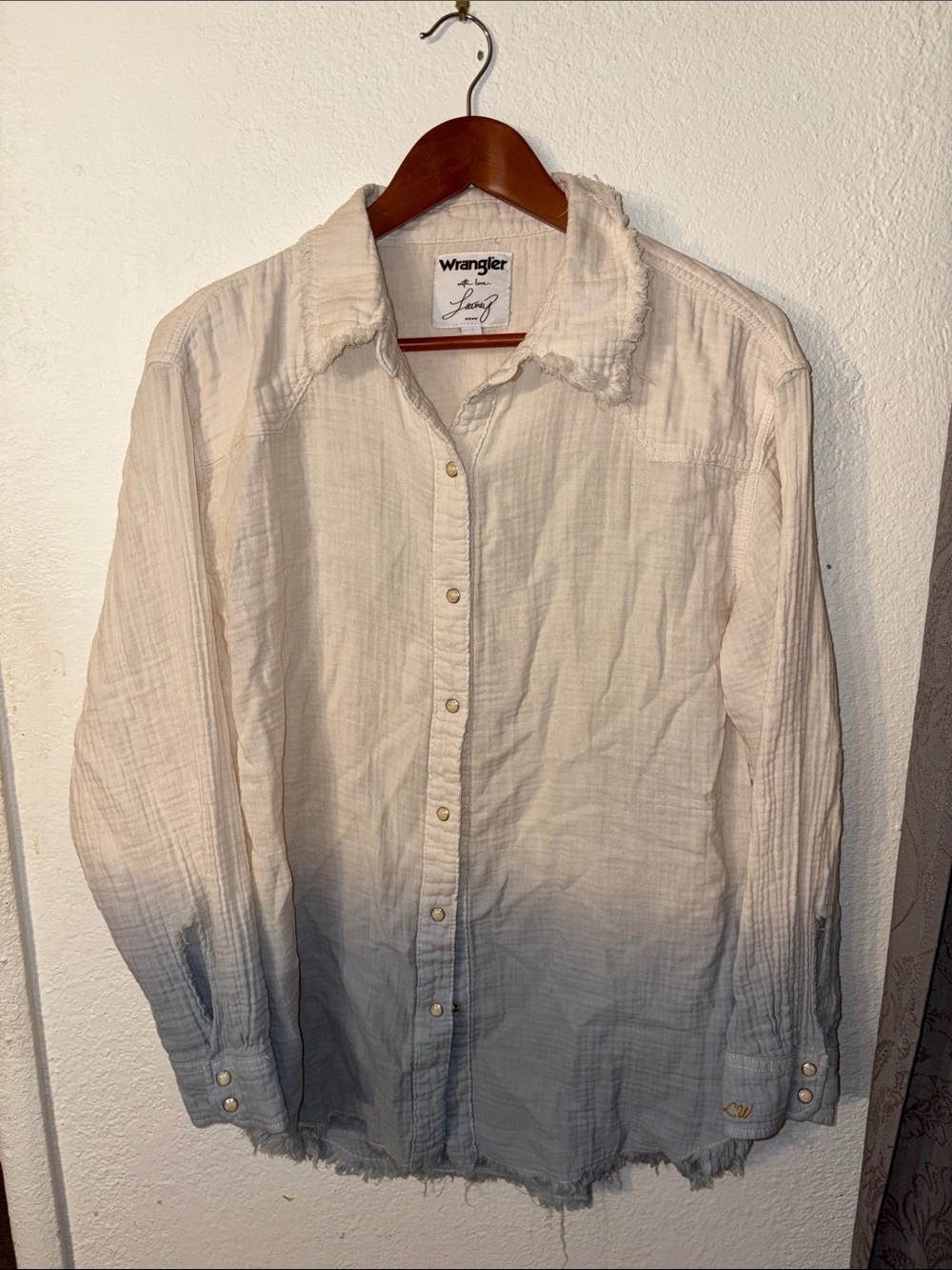 Wrangler Cream to Light Gray Ombre Button-Down